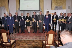 [VIDEO, FOTO] Rektor PRz uhonorowany złotym medalem Akademii Polskiego Sukcesu