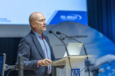 Prorektor ds. rozwoju i współpracy prof. dr hab. inż. J. Sęp, 